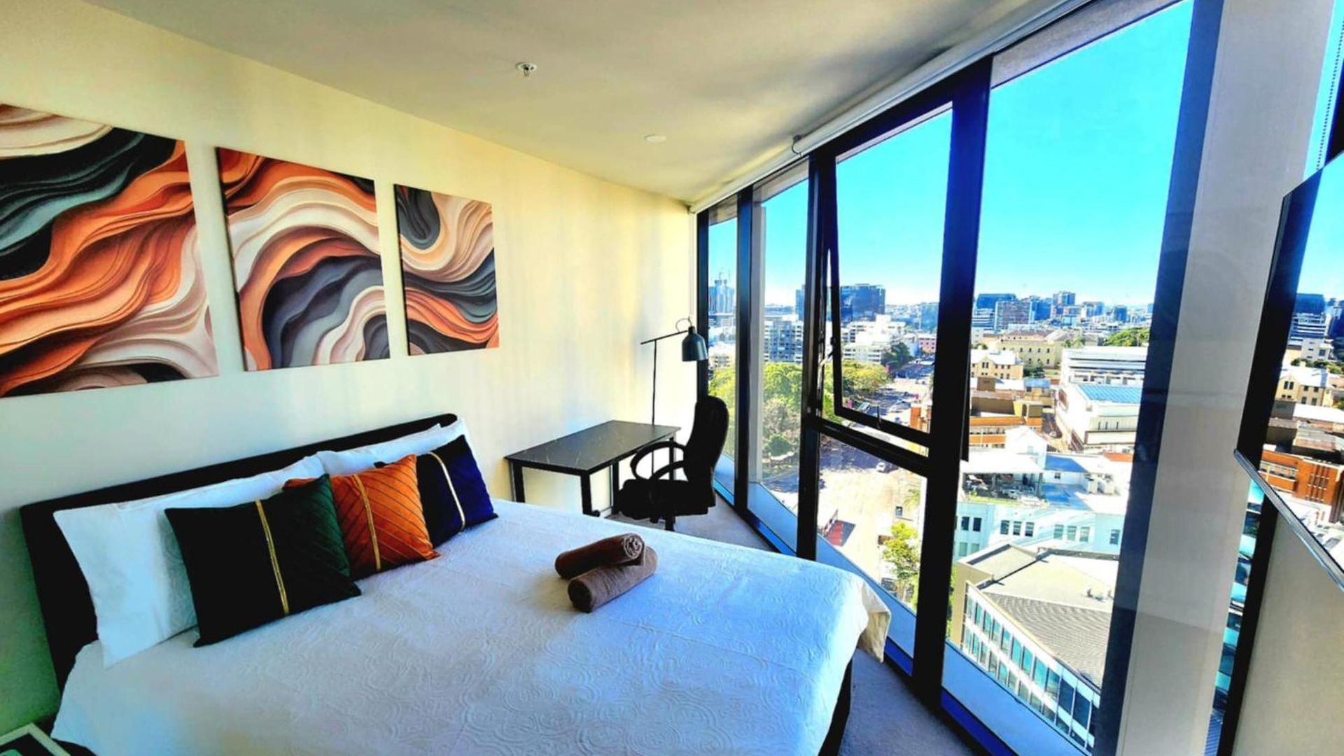 Location And Splendid Views *