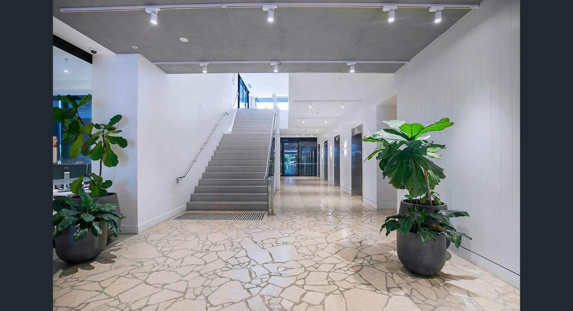 Bright Cbd 2 Bedroom Resort-style Escape Brisbane