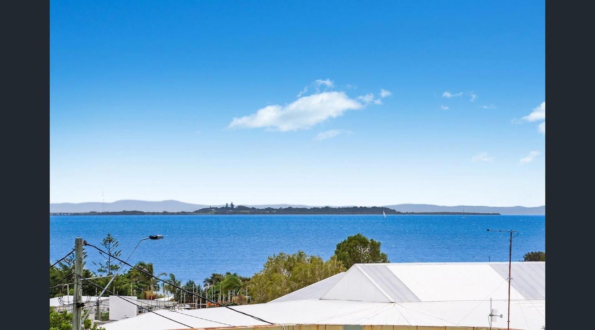 Stylish 4-bed Townhouse With Panoramic Ocean Views Holiday home Brisbane