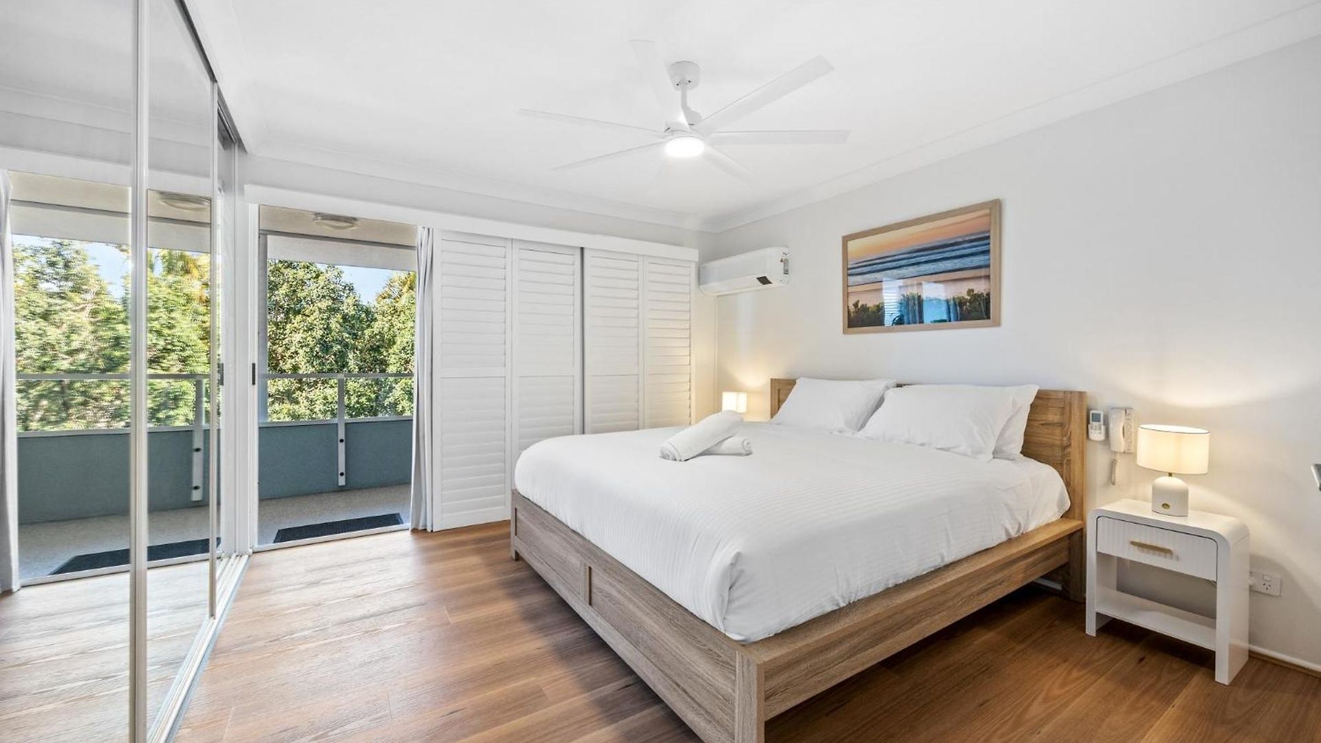 Holiday home Stylish 4-bed Townhouse With Panoramic Ocean Views