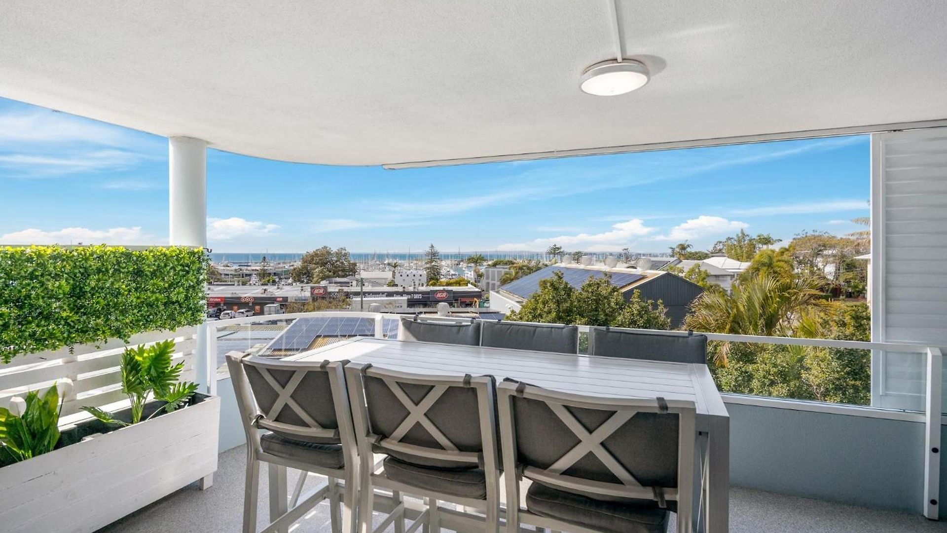 Holiday home Stylish 4-bed Townhouse With Panoramic Ocean Views *