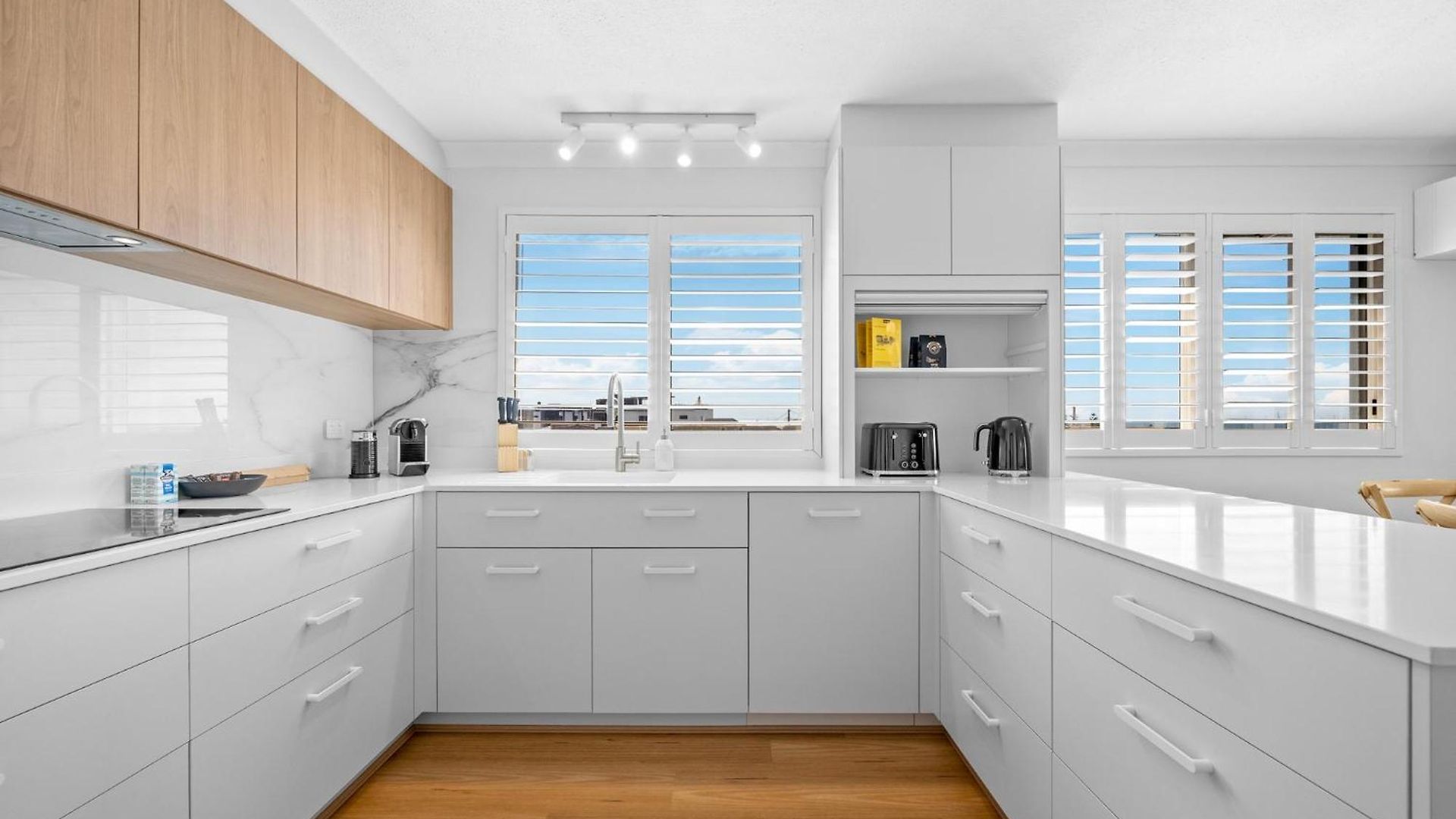 Holiday home Stylish 4-bed Townhouse With Panoramic Ocean Views Brisbane