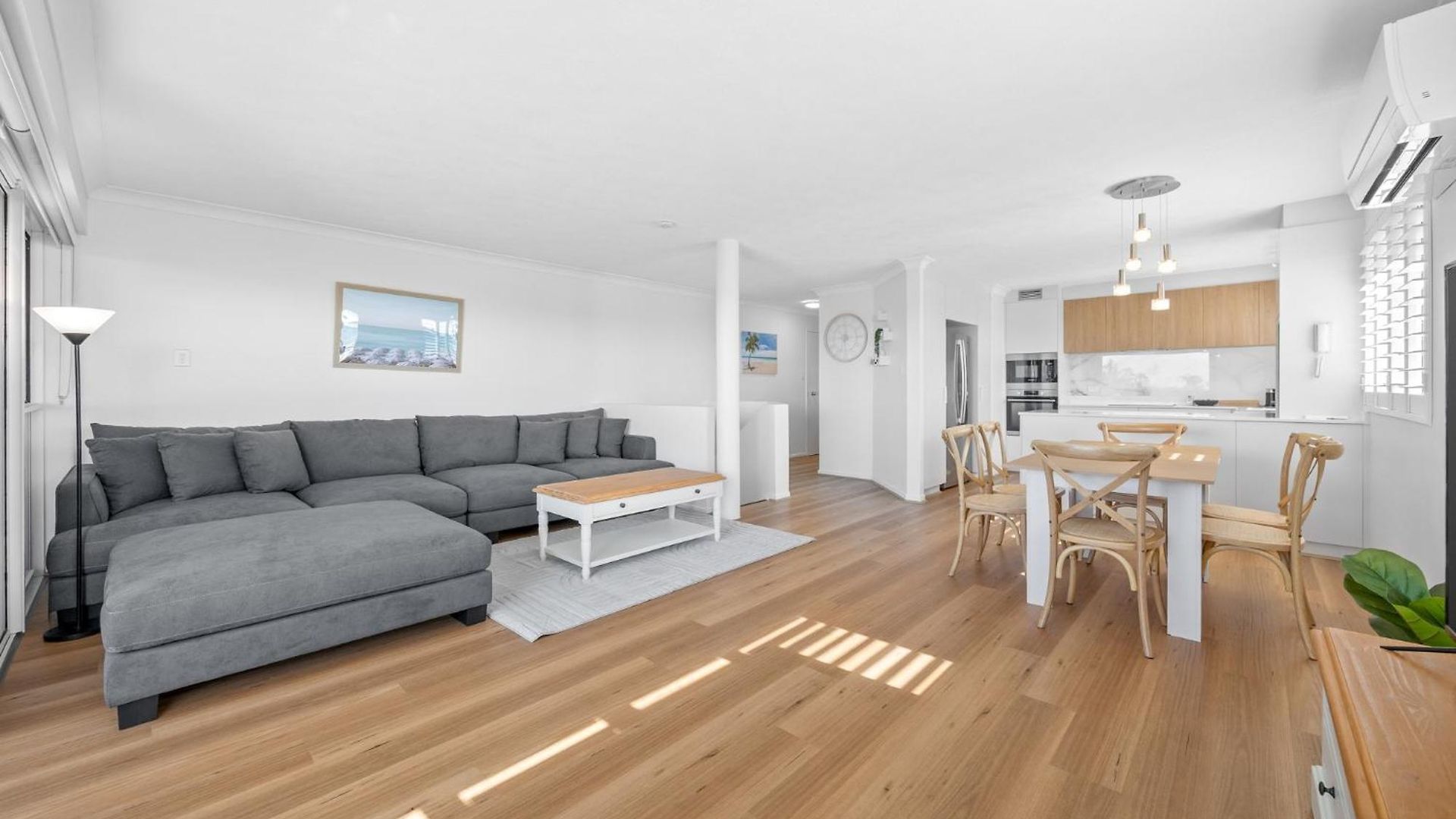 Stylish 4-bed Townhouse With Panoramic Ocean Views Holiday home