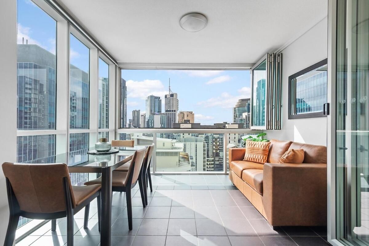 Hot In The 2bed-2bath-2car-study-pool-views Apartment