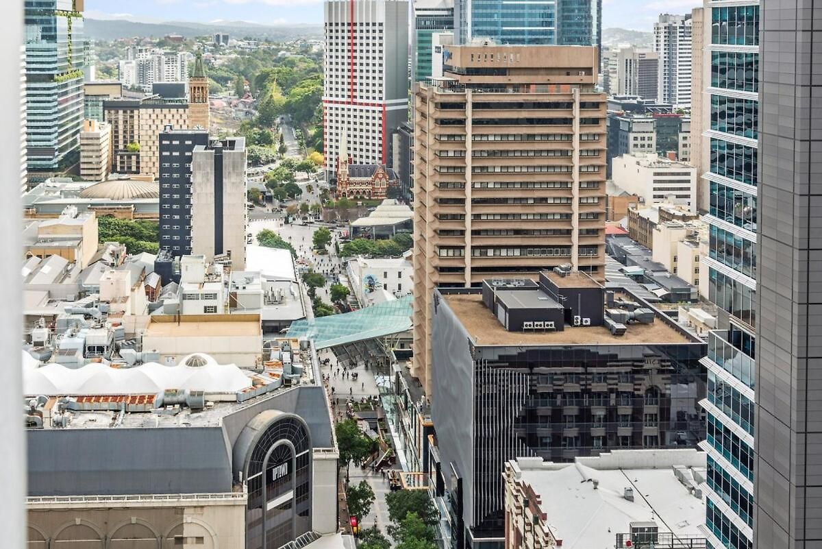 Hot In The 2bed-2bath-2car-study-pool-views * Brisbane