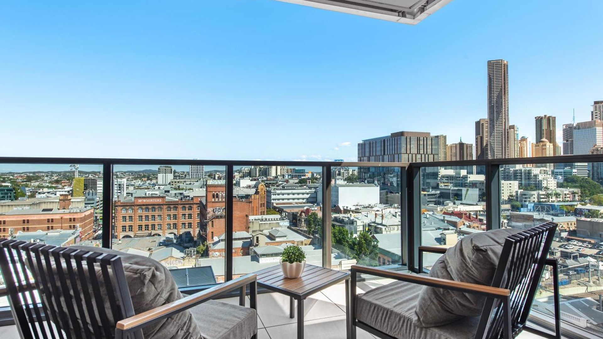 Luxe 3br With Views, Car Park And Rooftop Pool Apartment Brisbane
