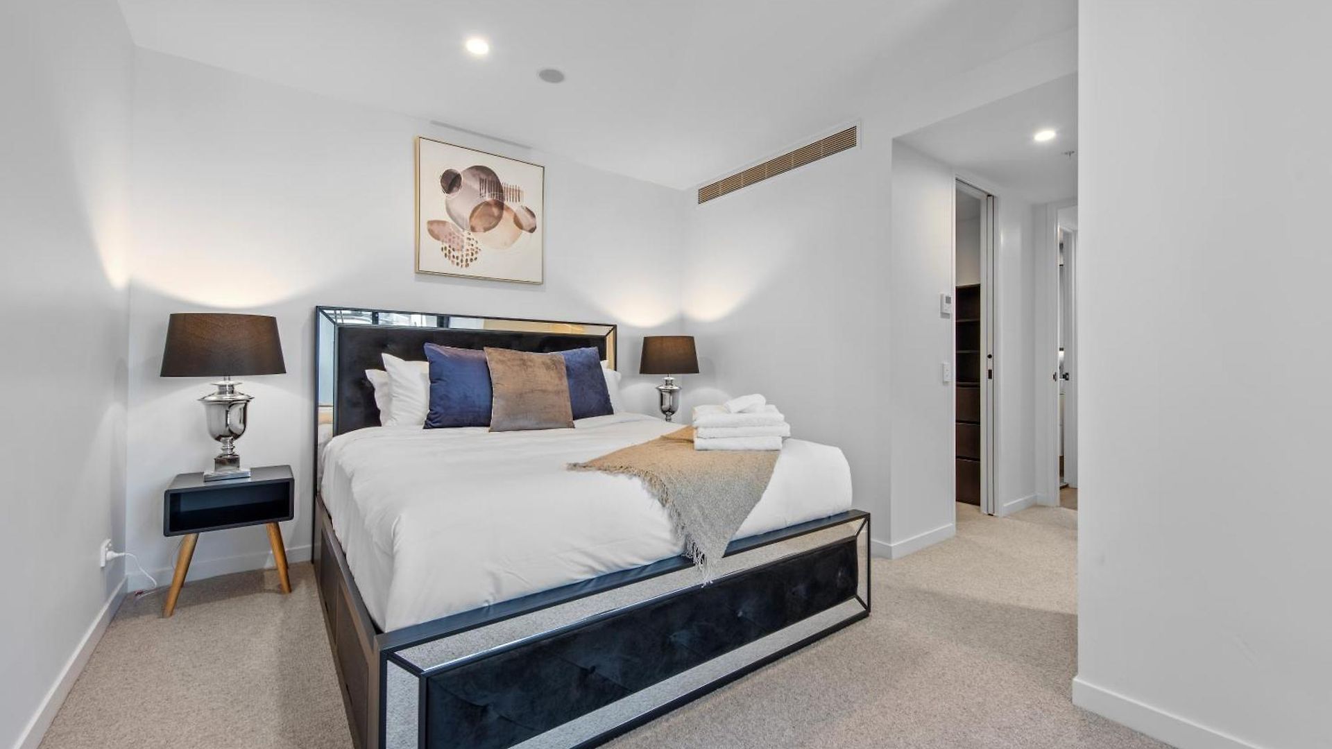 Apartment Luxe 3br With Views, Car Park And Rooftop Pool