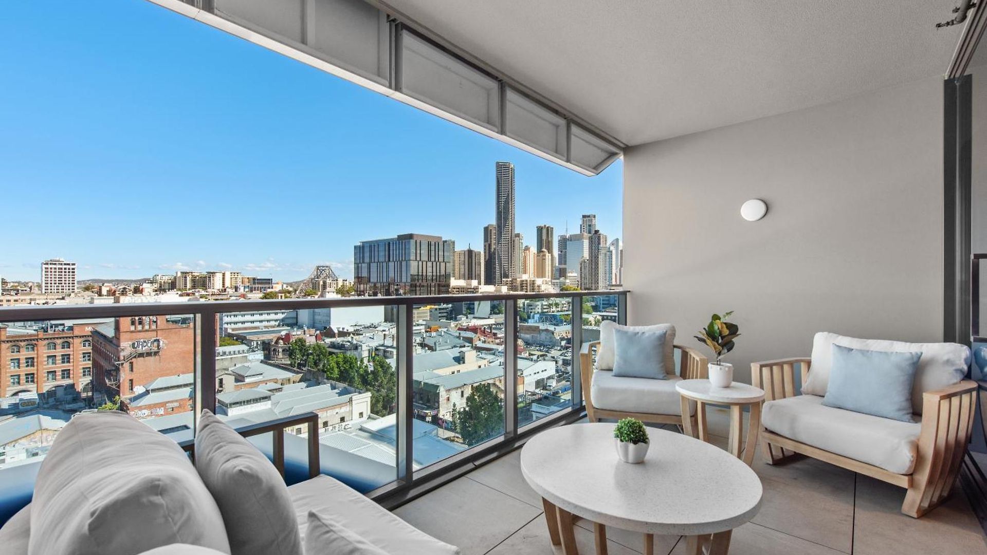Luxe 3br With Views, Car Park And Rooftop Pool * Brisbane