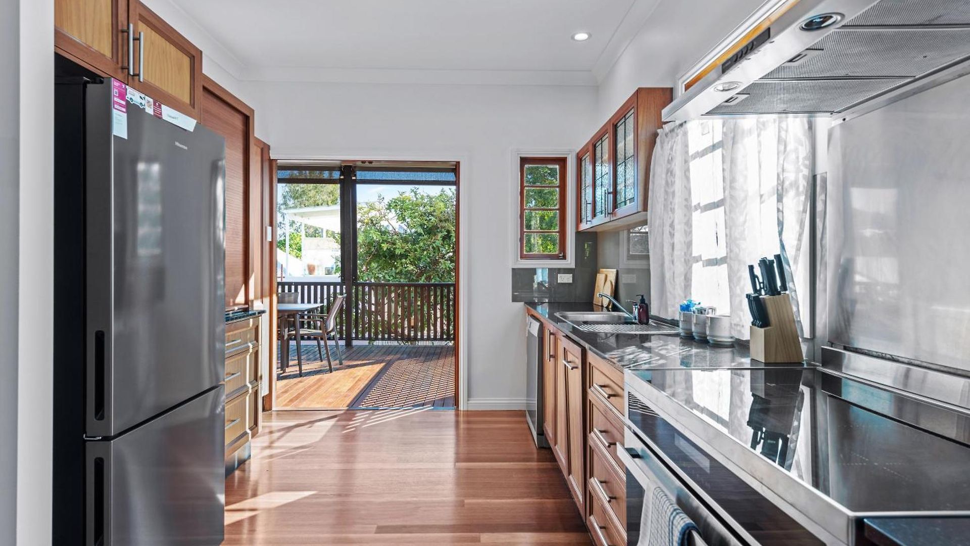 Gargoyle House - Spacious West End With Yard Apartment *