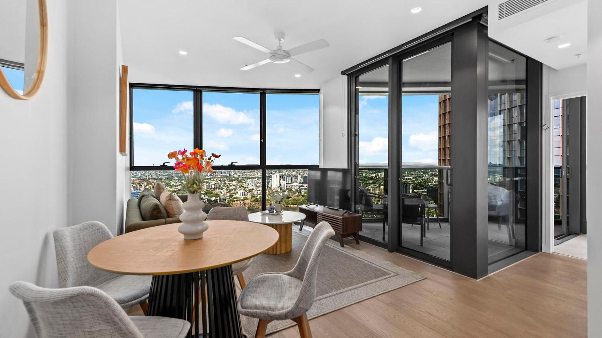 Queens Wharf - Luxe 2br With Stunning Views & Pool Apartment Brisbane