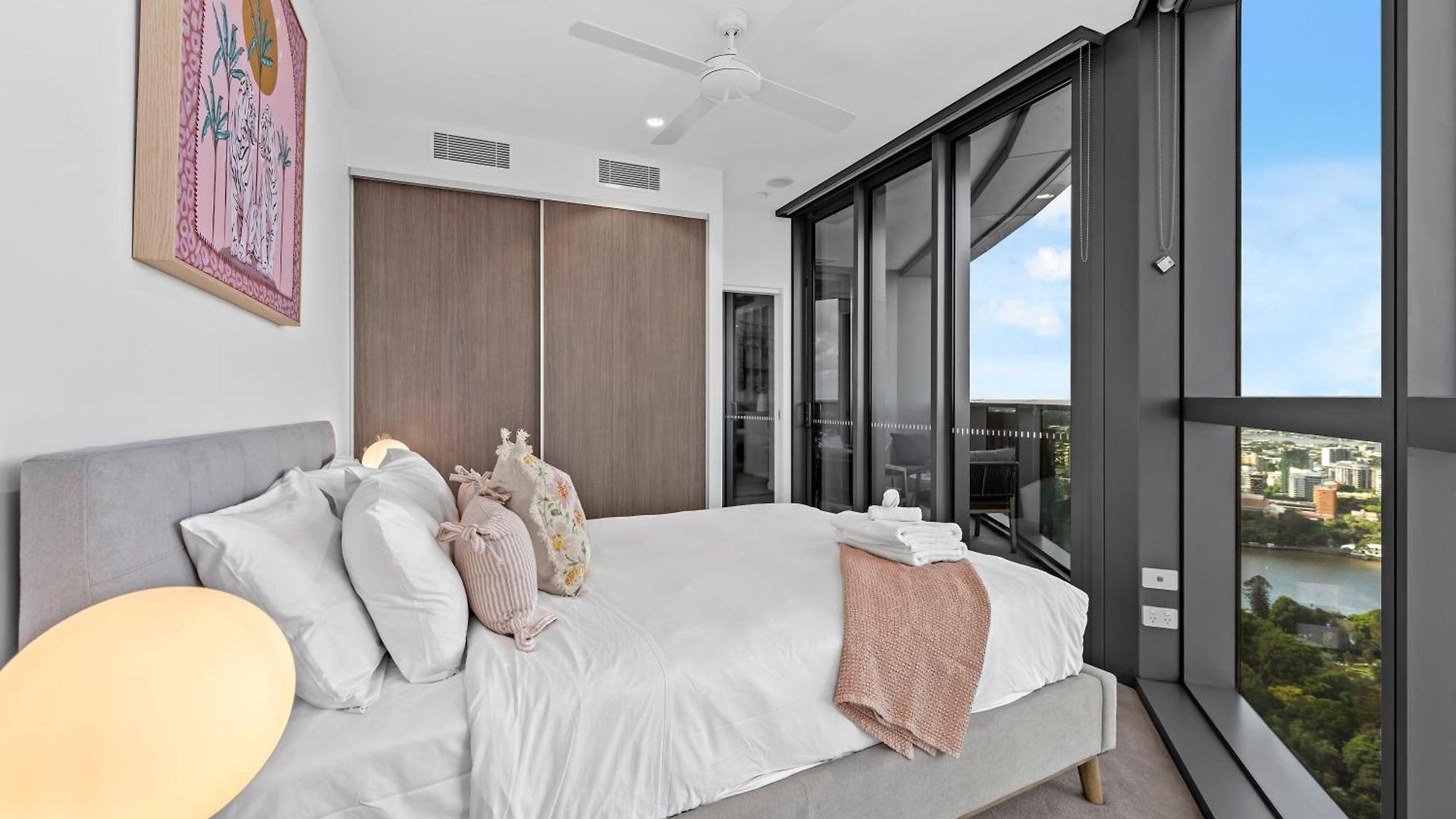 Queens Wharf - Luxe 2br With Stunning Views & Pool Apartment