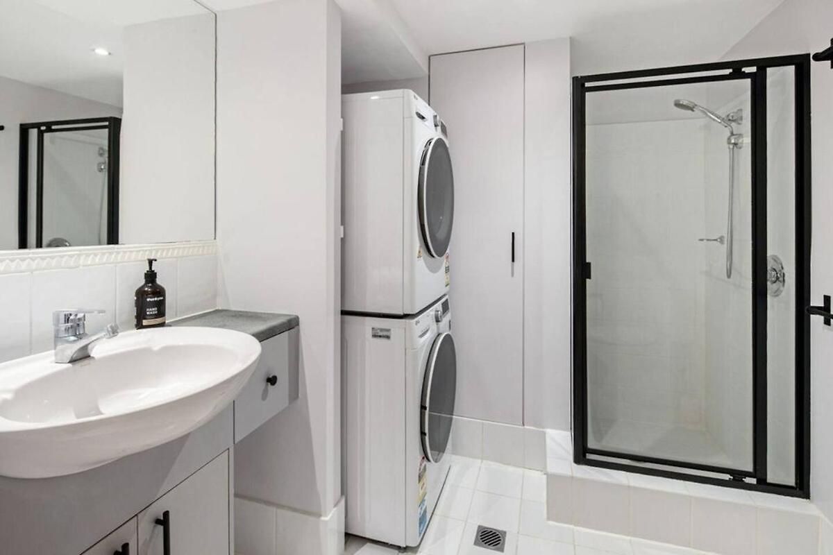 Woolstore Style - 2bed-2bath-1car - Teneriffe *