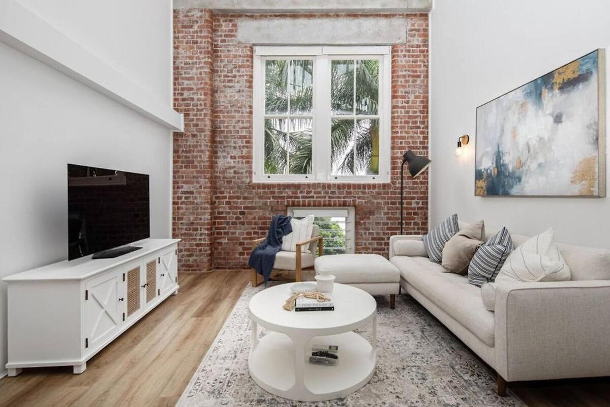 Woolstore Style - 2bed-2bath-1car - Teneriffe Apartment