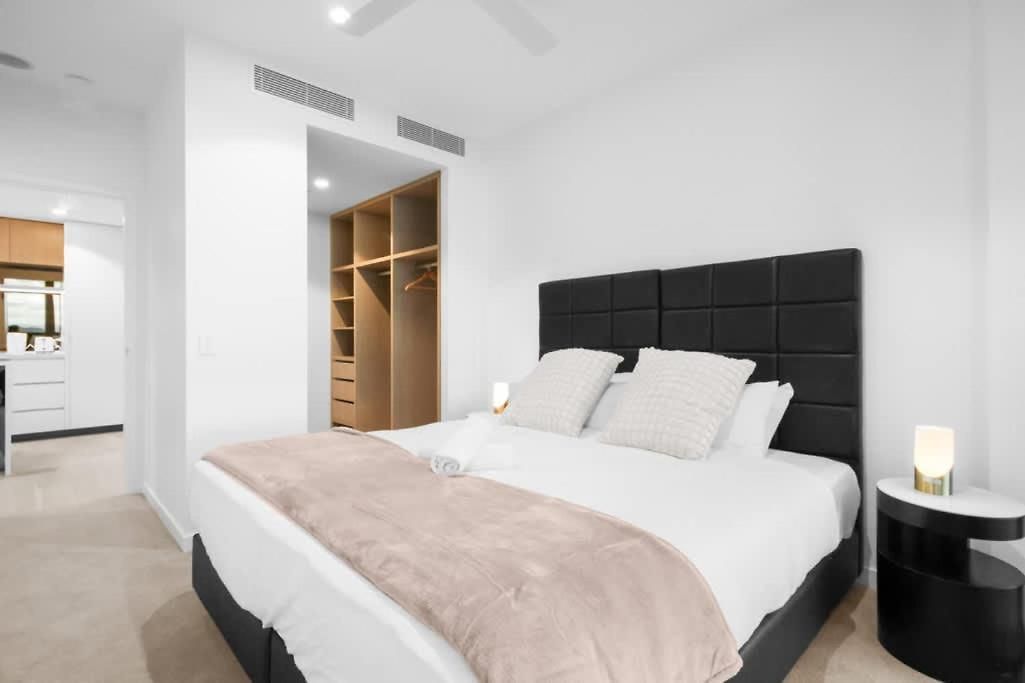 Apartment 35th Floor Cbd Luxury At Queens Wharf Brisbane
