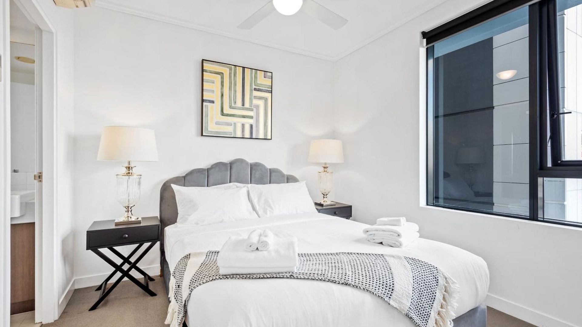 Spacious Valley Pad In Street Precinct Apartment Brisbane