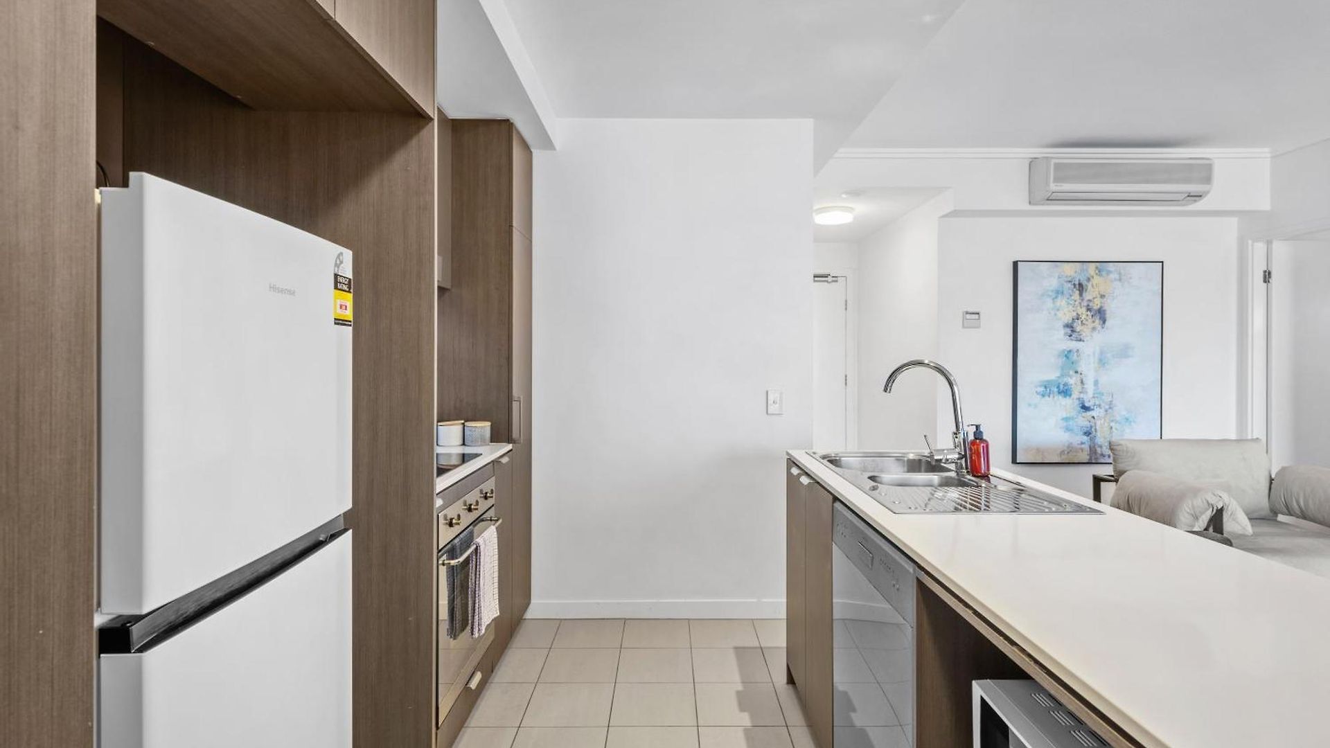 Spacious Valley Pad In Street Precinct Brisbane
