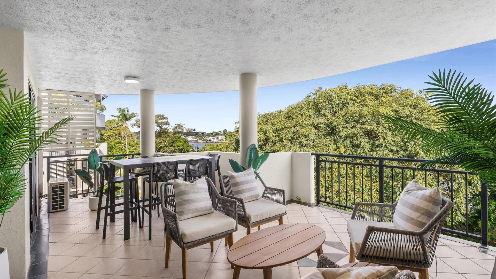 Oxlade Luxury Riverfront Brisbane