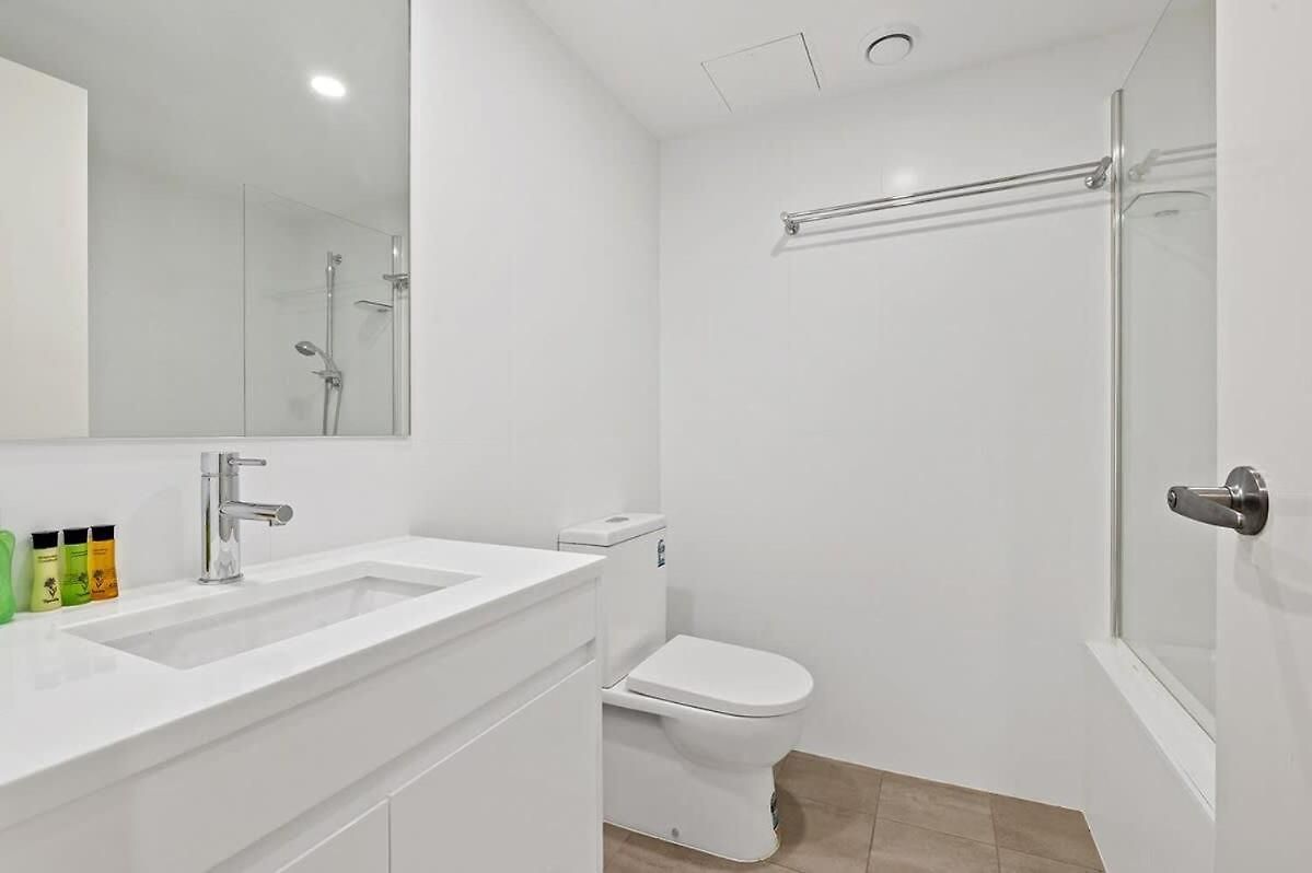 Modern 2beds 2baths At Sherwood With Paking *