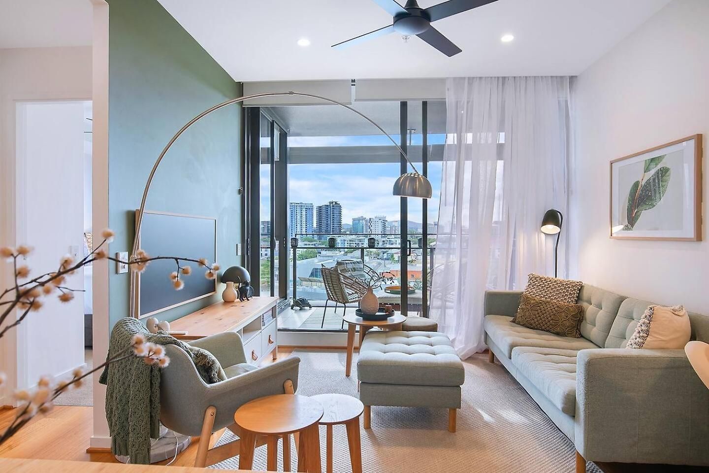 'sage Bloom' Elegant Newstead With Shared Pool Apartment