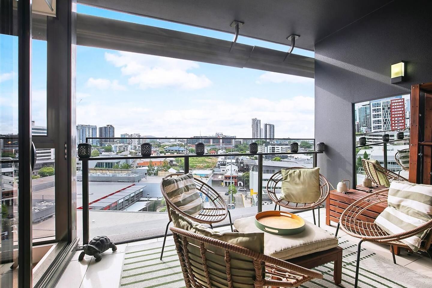 'sage Bloom' Elegant Newstead With Shared Pool Apartment