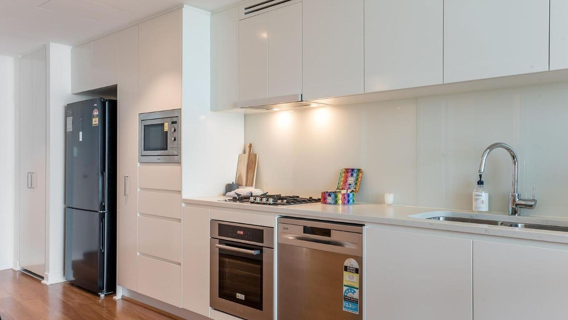 Skyline Serenity - Level 62 With Stunning Views! Apartment *