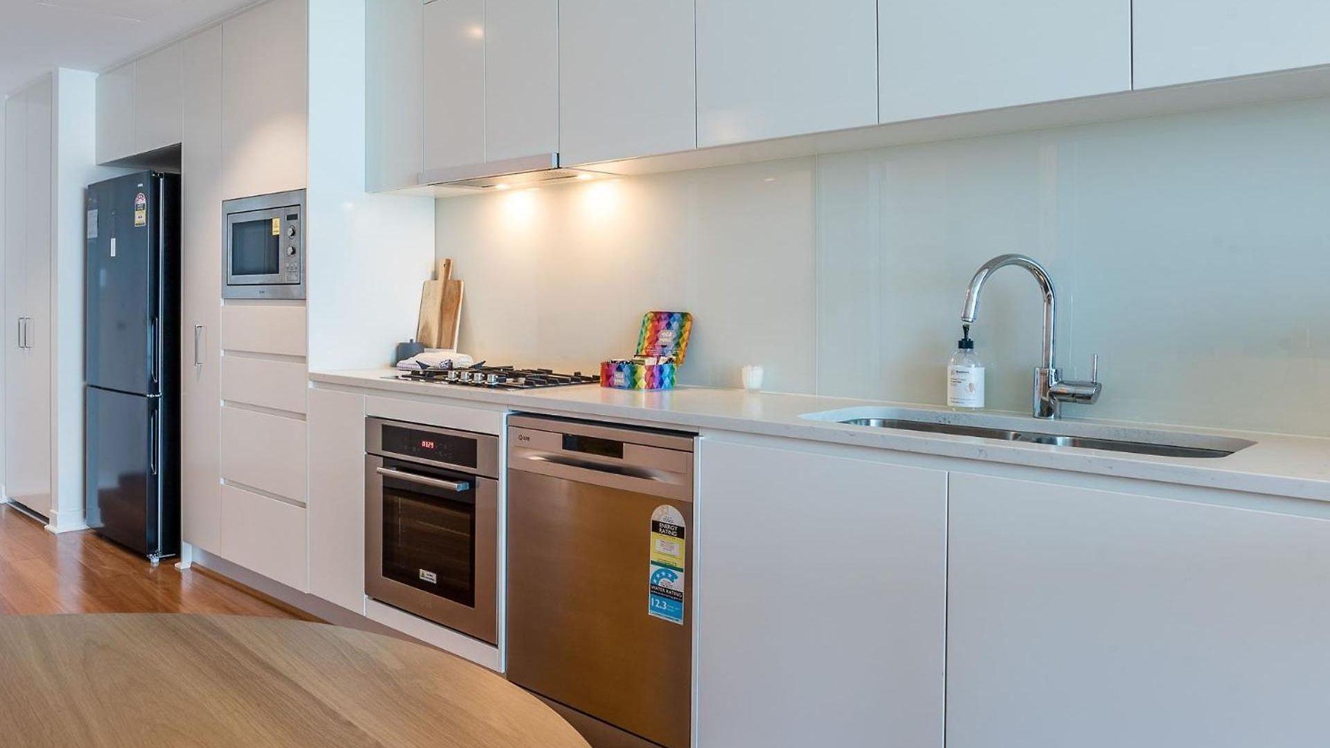 Skyline Serenity - Level 62 With Stunning Views! Apartment *