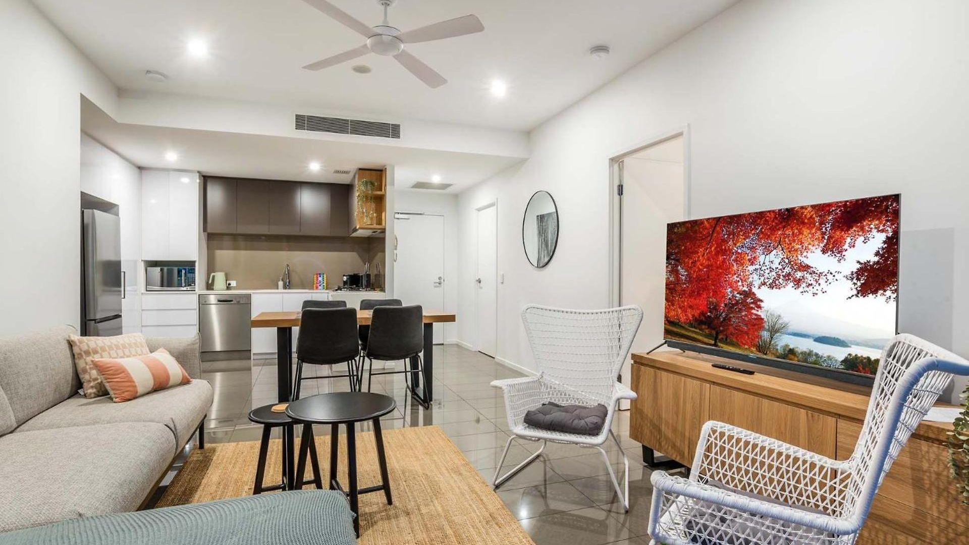 Russell St Retreat Stunning & Park Views *