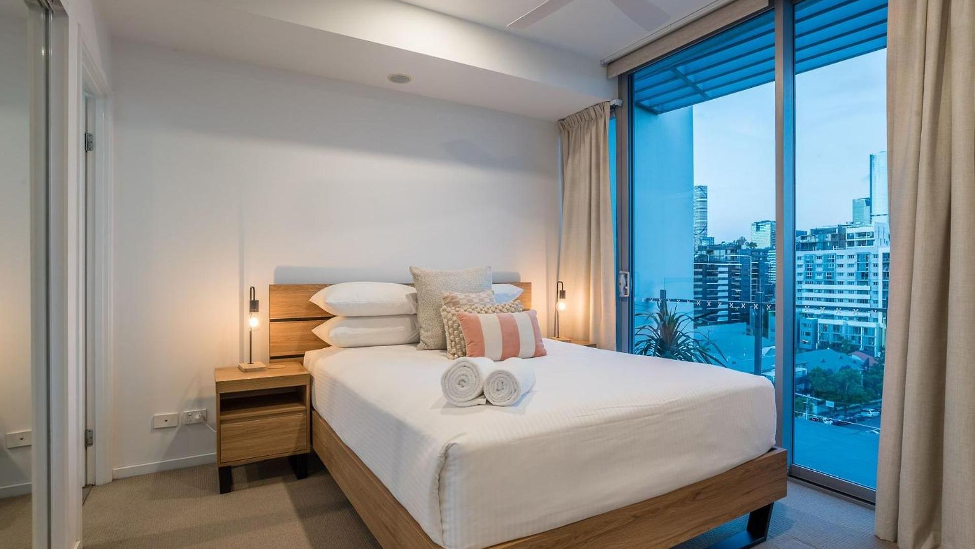 Russell St Retreat Stunning & Park Views Apartment *