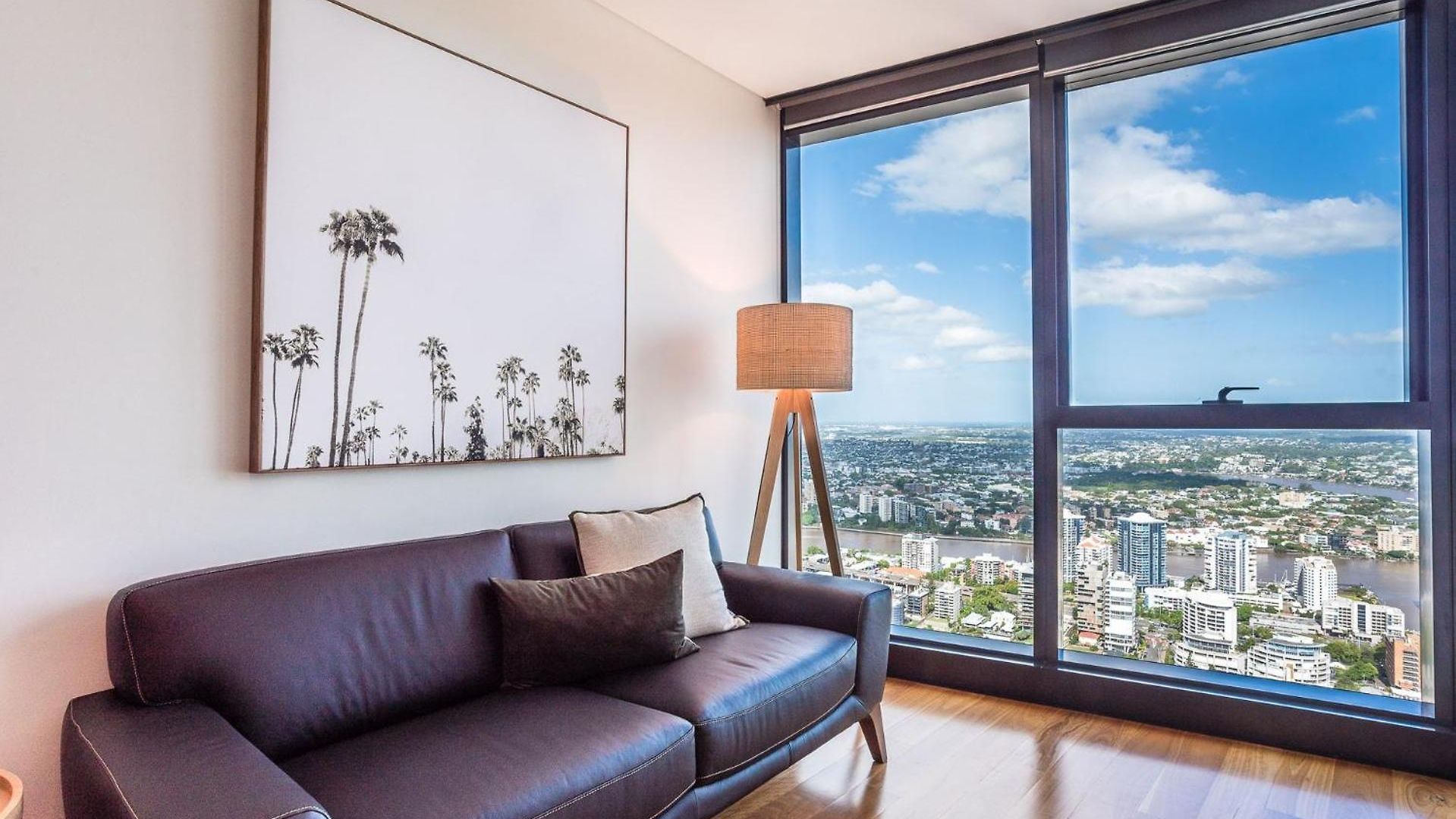 Skyline Serenity - Level 62 With Stunning Views!