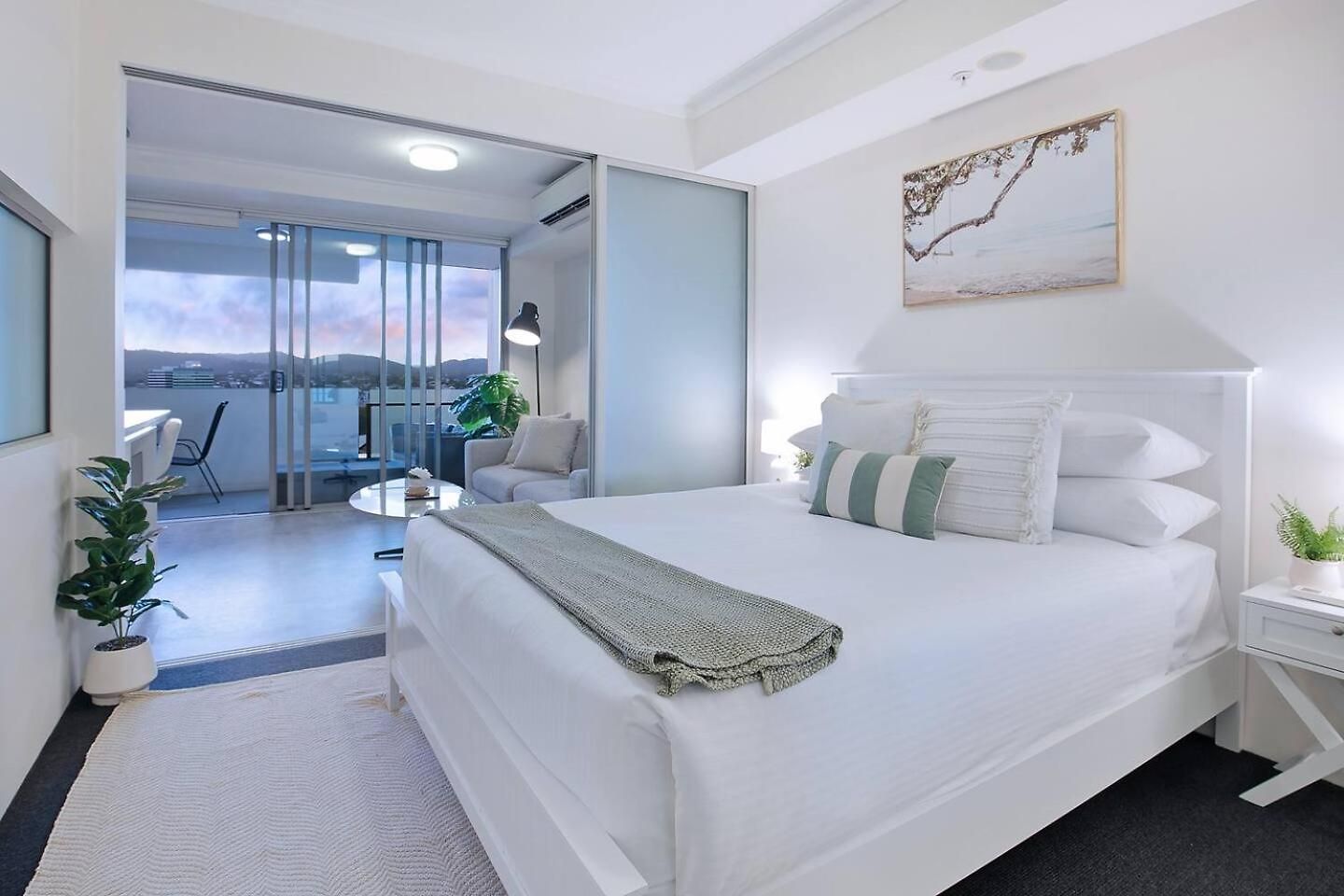 Boundless Horizons - Stylish Comfort & Views