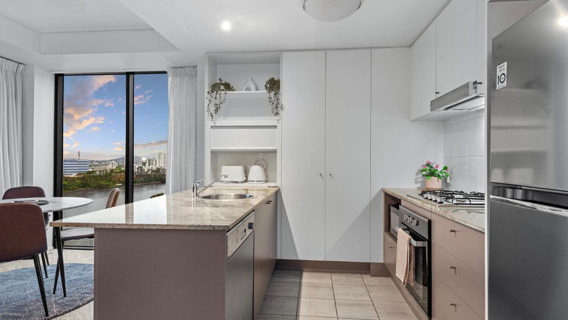 A Touch Of Class - 2bed-2bath-1car-balcony-views - Cbd * Brisbane