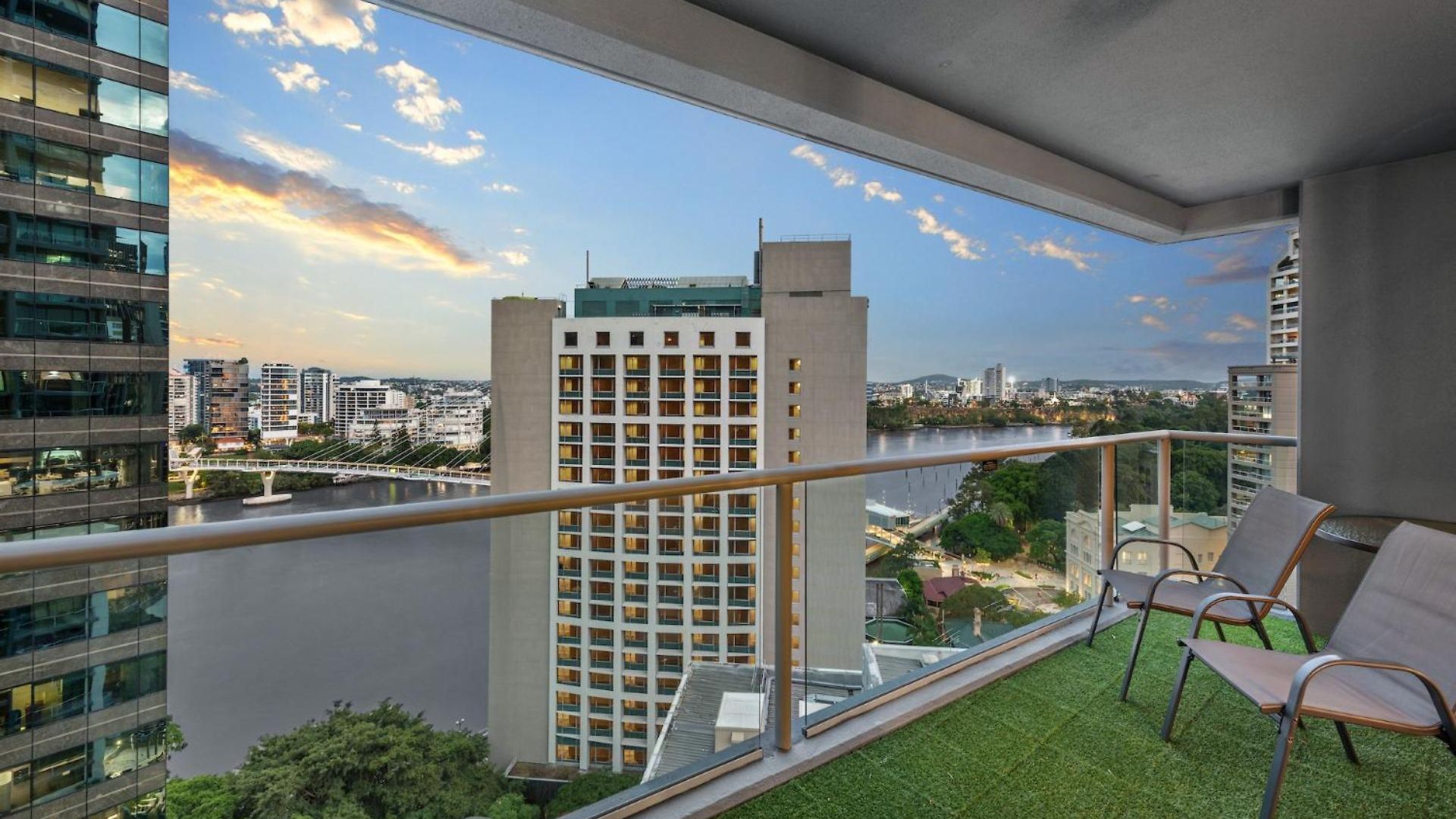 A Touch Of Class - 2bed-2bath-1car-balcony-views - Cbd Brisbane
