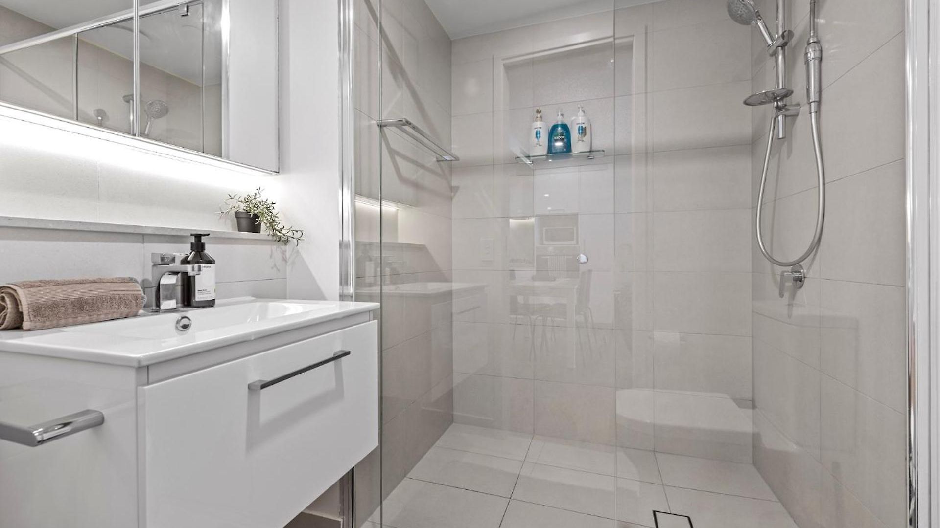 Apartment South Bank Sleek - 1bed-1bath-1car-balcony *