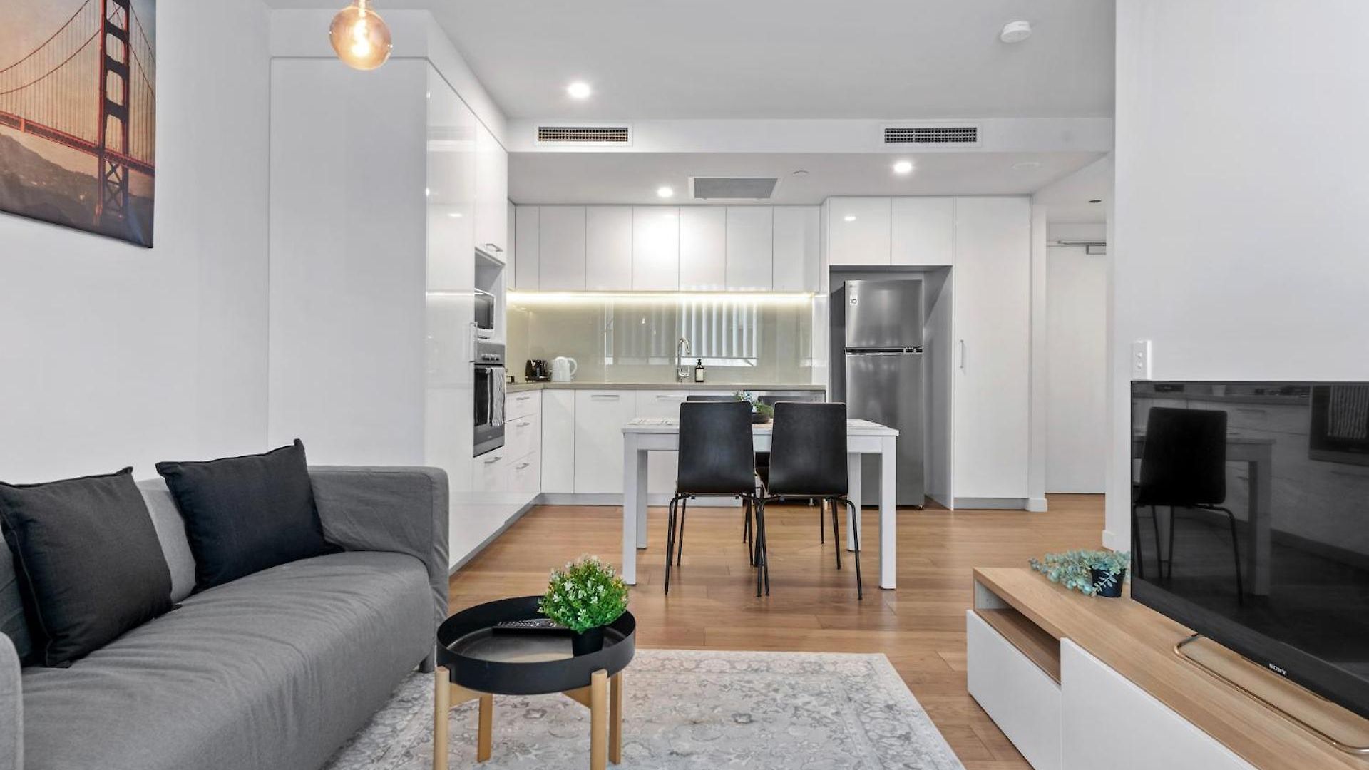 Apartment South Bank Sleek - 1bed-1bath-1car-balcony