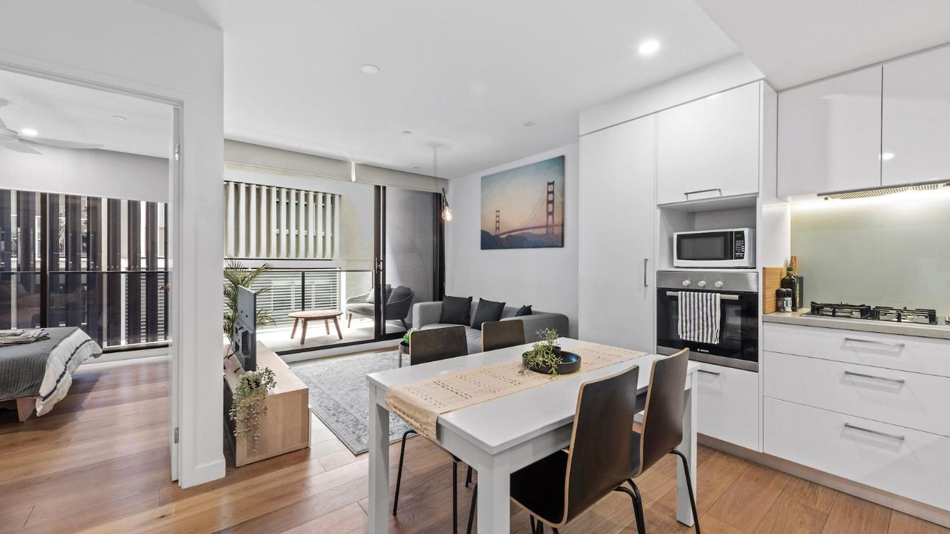 Apartment South Bank Sleek - 1bed-1bath-1car-balcony *