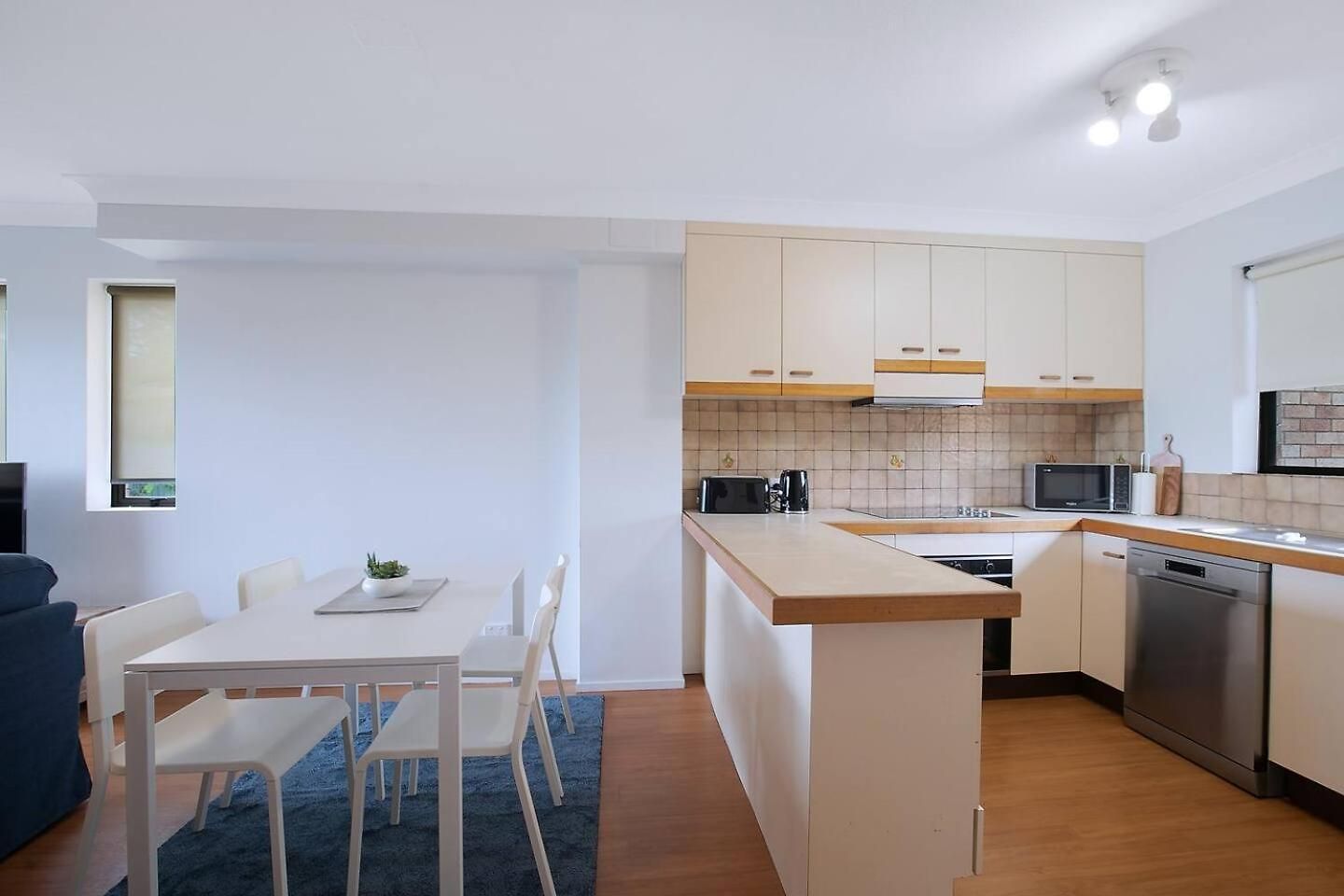 The Poolside Perch - A Breezy Balcony Gem Apartment *