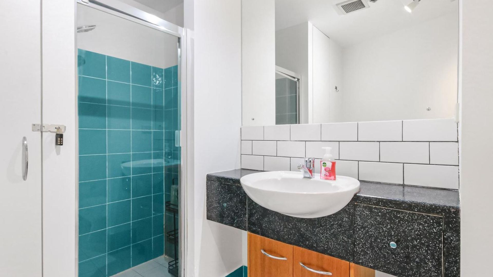 Spacious 1 Bedroom In Teneriffe