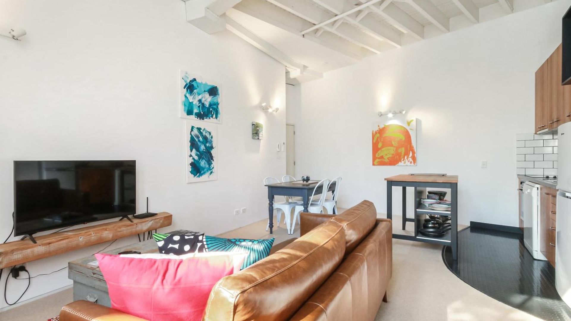 Spacious 1 Bedroom In Teneriffe Apartment *