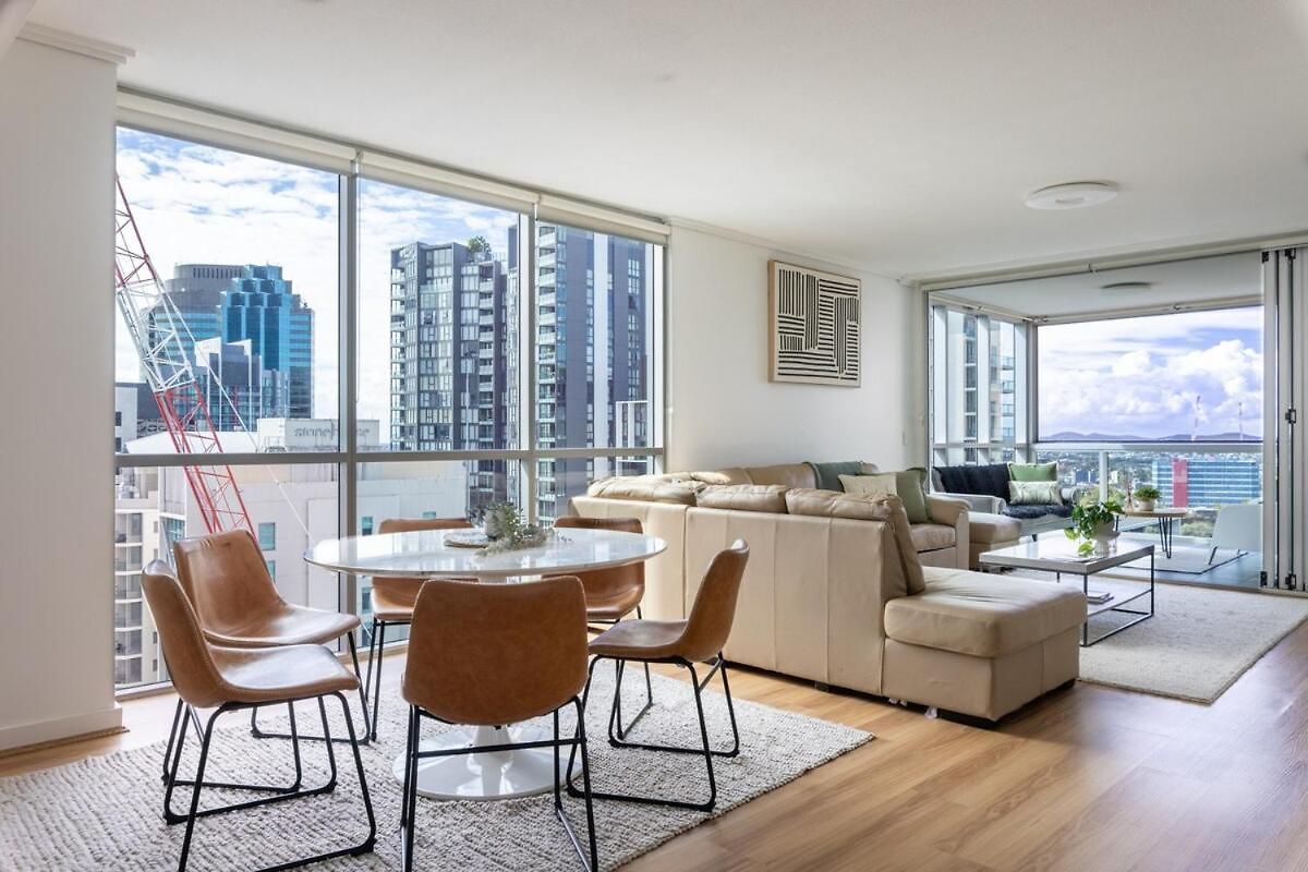 Luxury Cbd * Brisbane