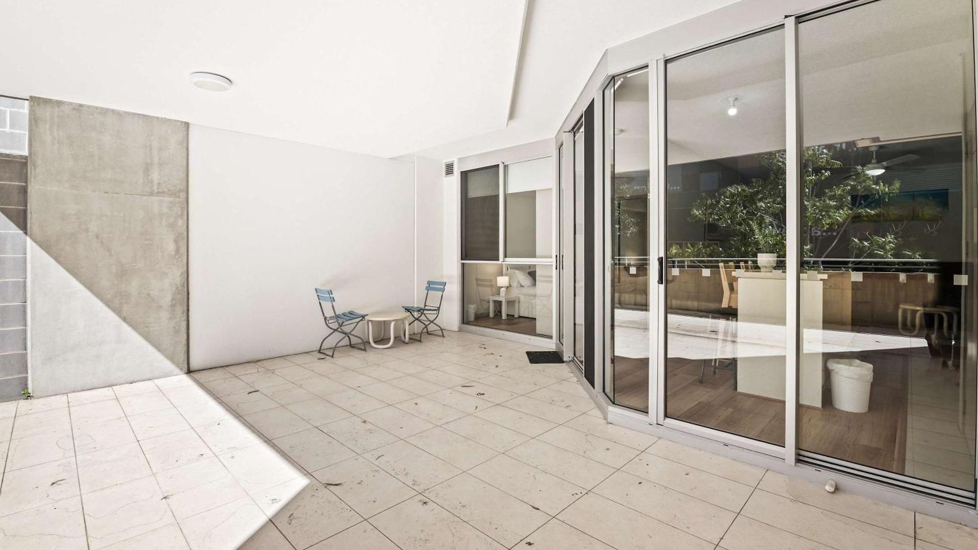 Cassa Kg - 1b1b Modern Close To Qut & *