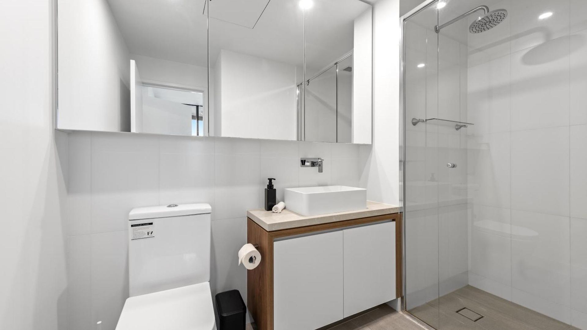 And Mountain View With Pool, Gym And Parking Apartment *