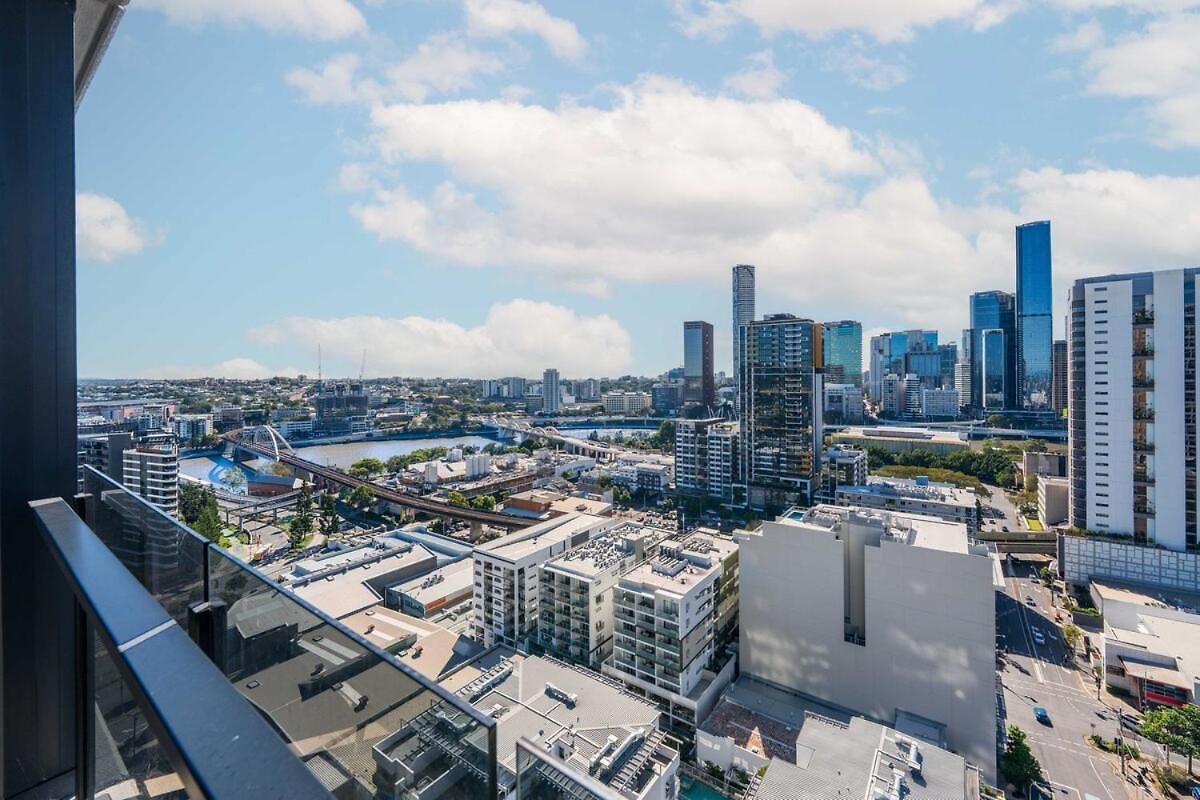 And River View 2b2b With Free Parking Apartment