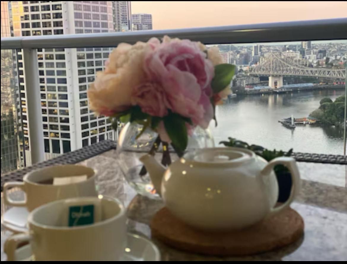 Lovely 2 Bedroom With River View With A Pool And A Gym In The Heart Of The Cbd Brisbane