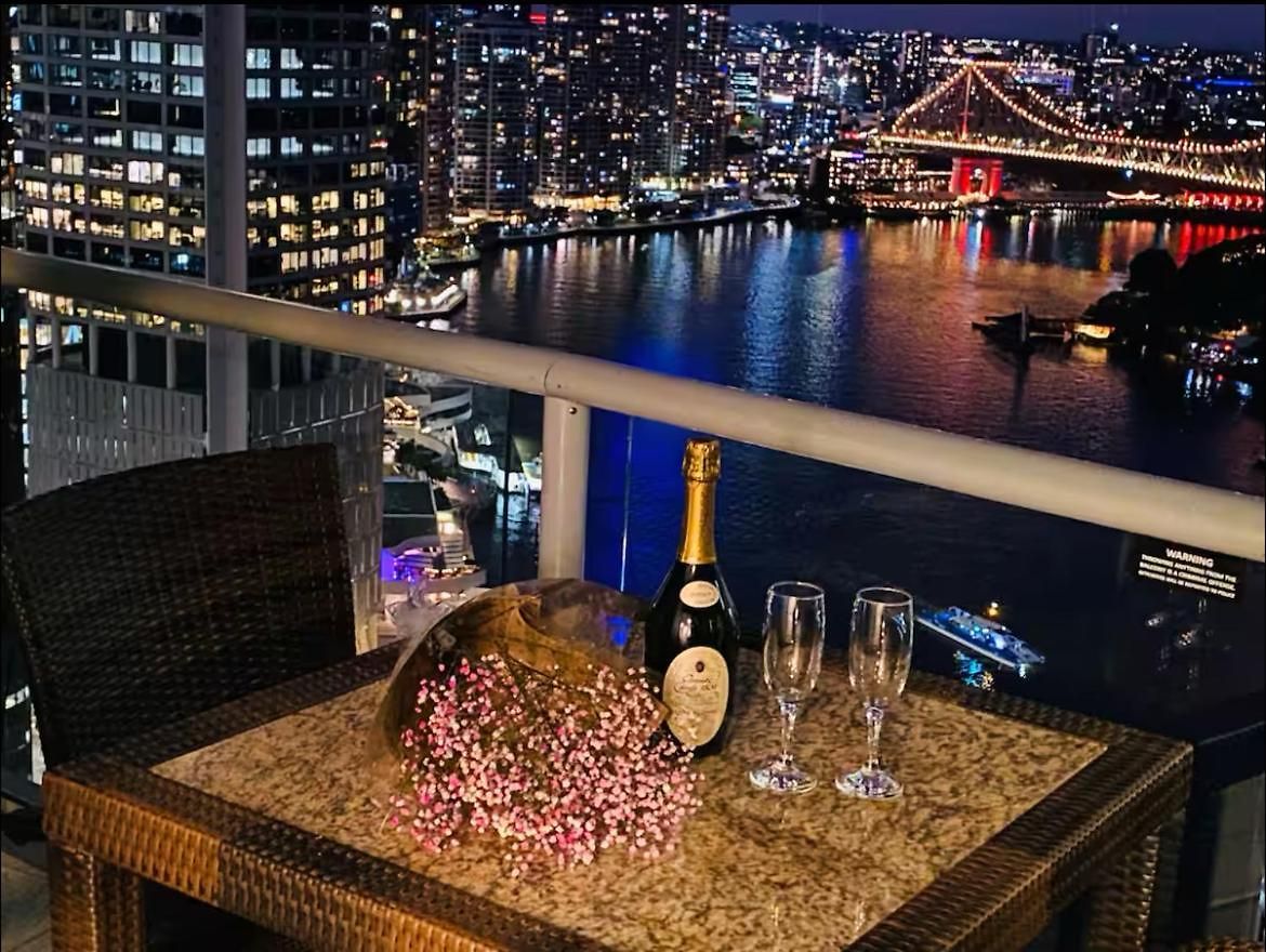 Lovely 2 Bedroom With River View With A Pool And A Gym In The Heart Of The Cbd Apartment *