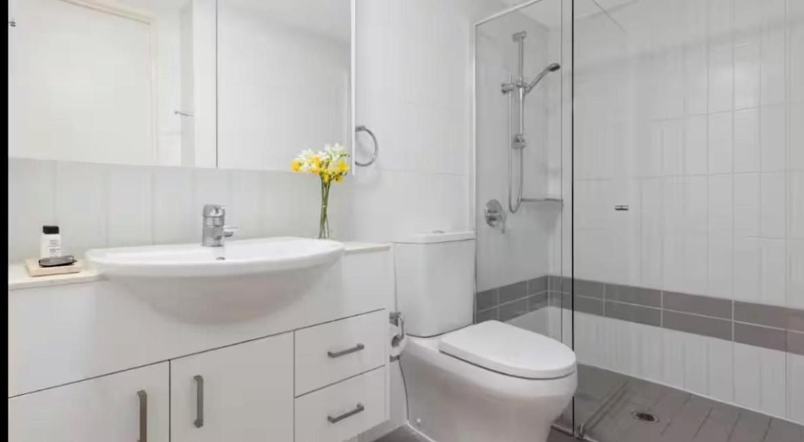 Lovely 2 Bedroom With River View With A Pool And A Gym In The Heart Of The Cbd *