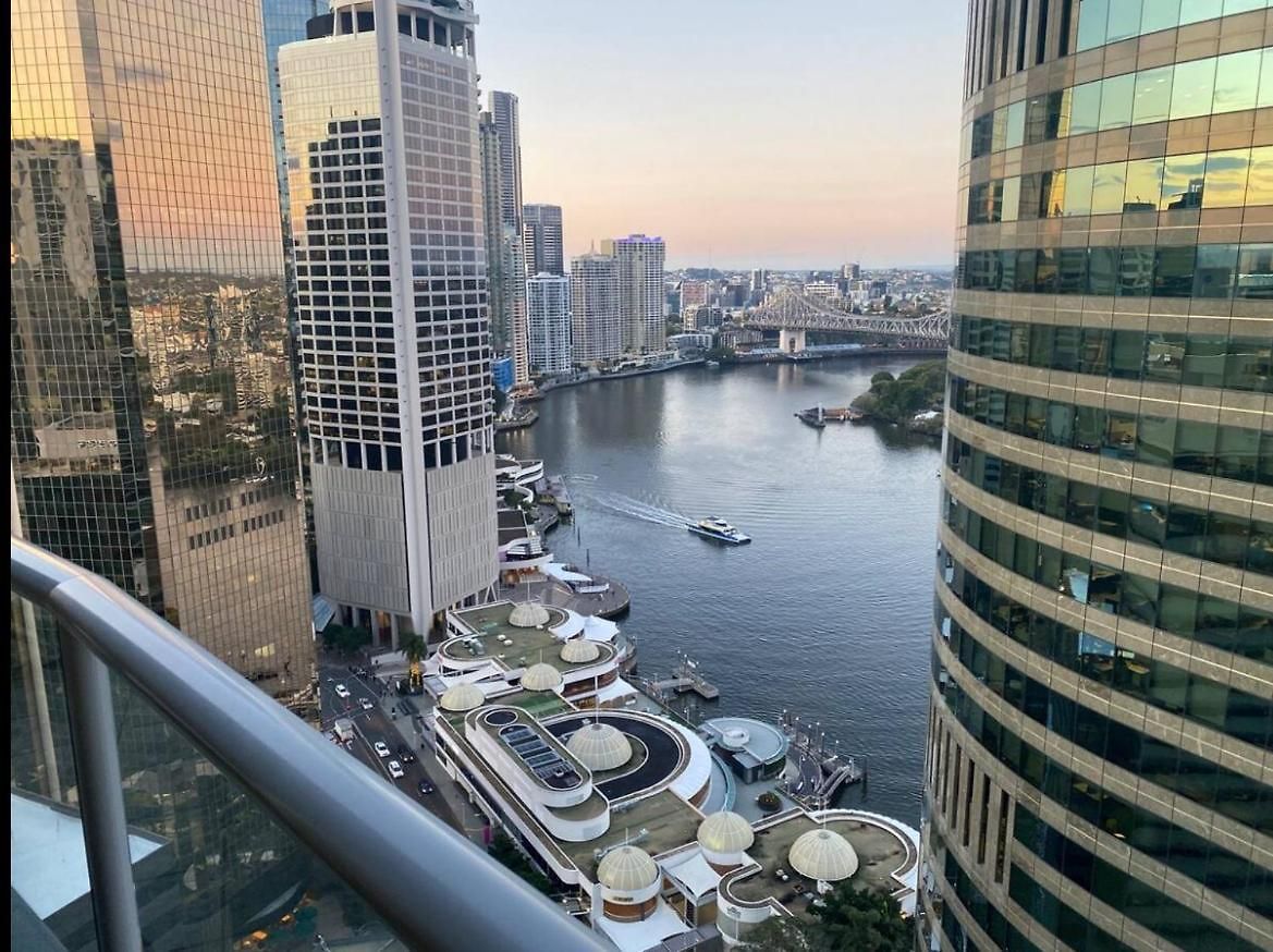 Lovely 2 Bedroom With River View With A Pool And A Gym In The Heart Of The Cbd Apartment