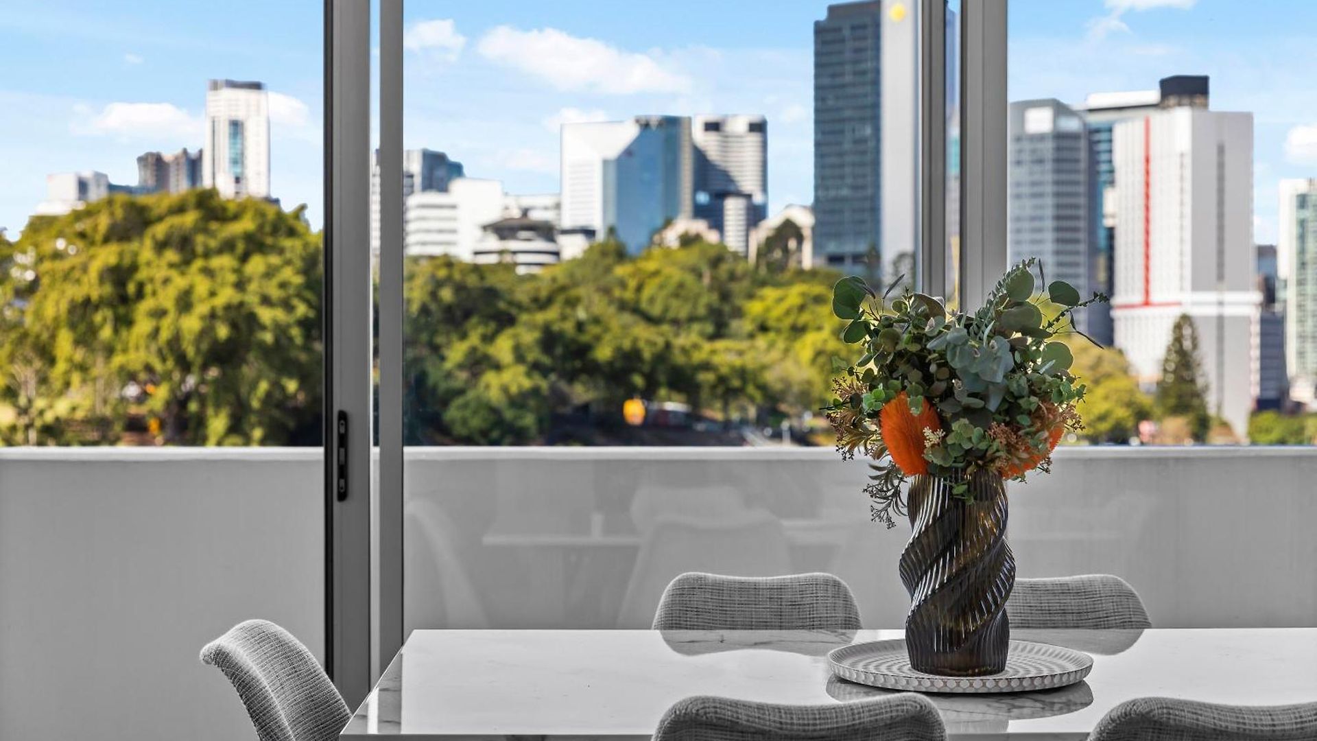 Stylish 3br - Huge Park On Doorstep - 5 Min To Cbd Apartment