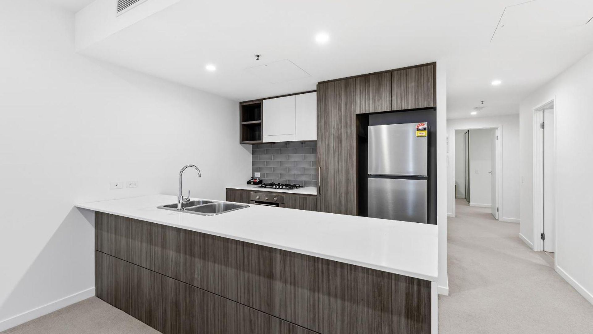Scenic 2br With Balcony And Recreational Deck Access Brisbane
