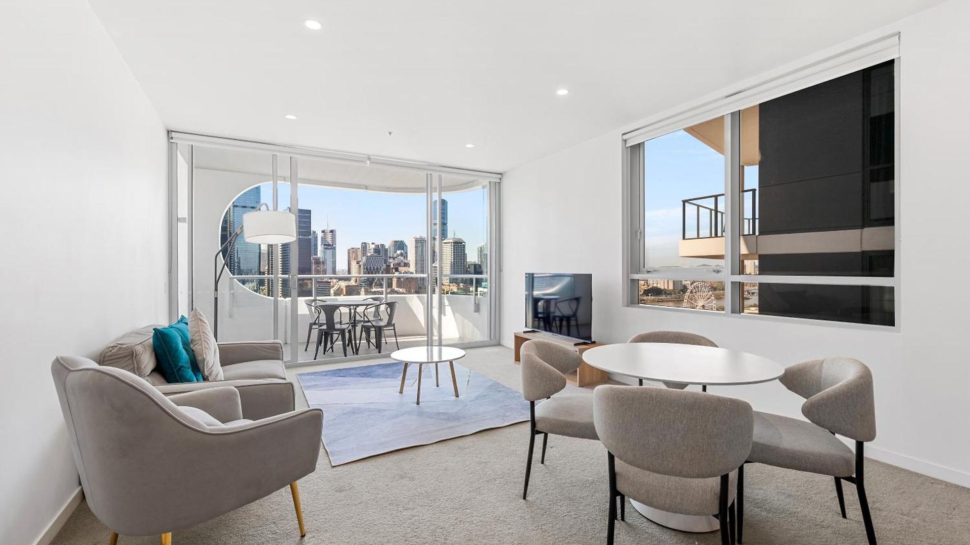 Scenic 2br With Balcony And Recreational Deck Access * Brisbane