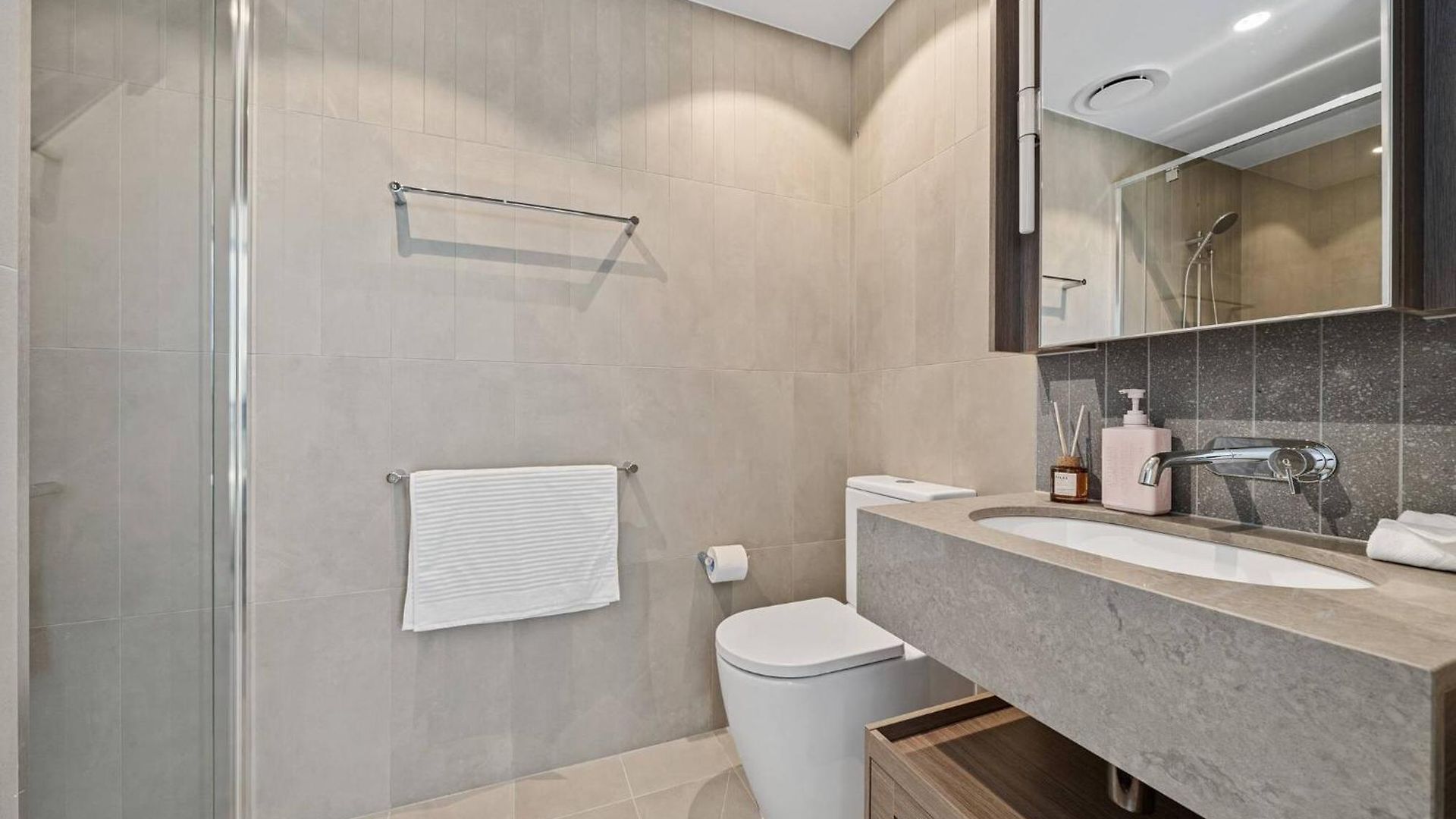 2br Lv 23 Queens Wharf With Carpark - Privately Managed * Brisbane